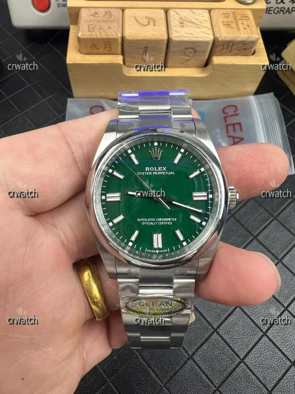 Oyster Perpetual 124300 41mm Clean Edition 904L Steel Green Dial SH3230
